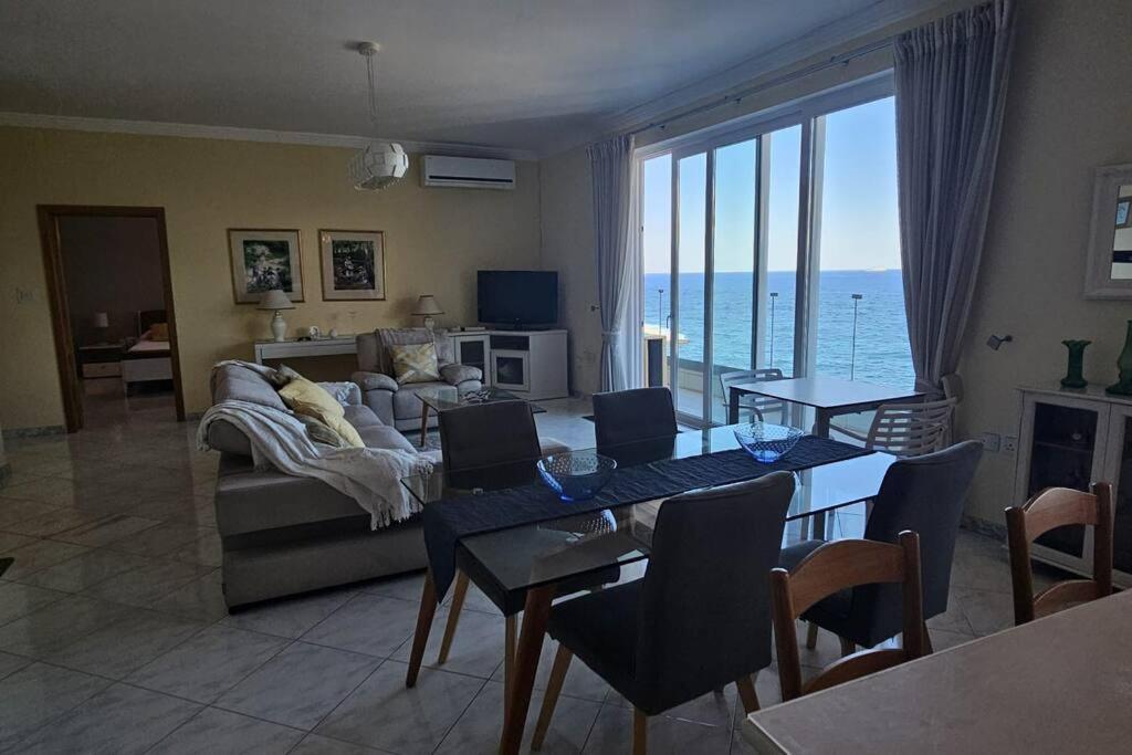 Front Sea View 3 Bedroom 2 Bathrooms At Promenade Appartement Sliema