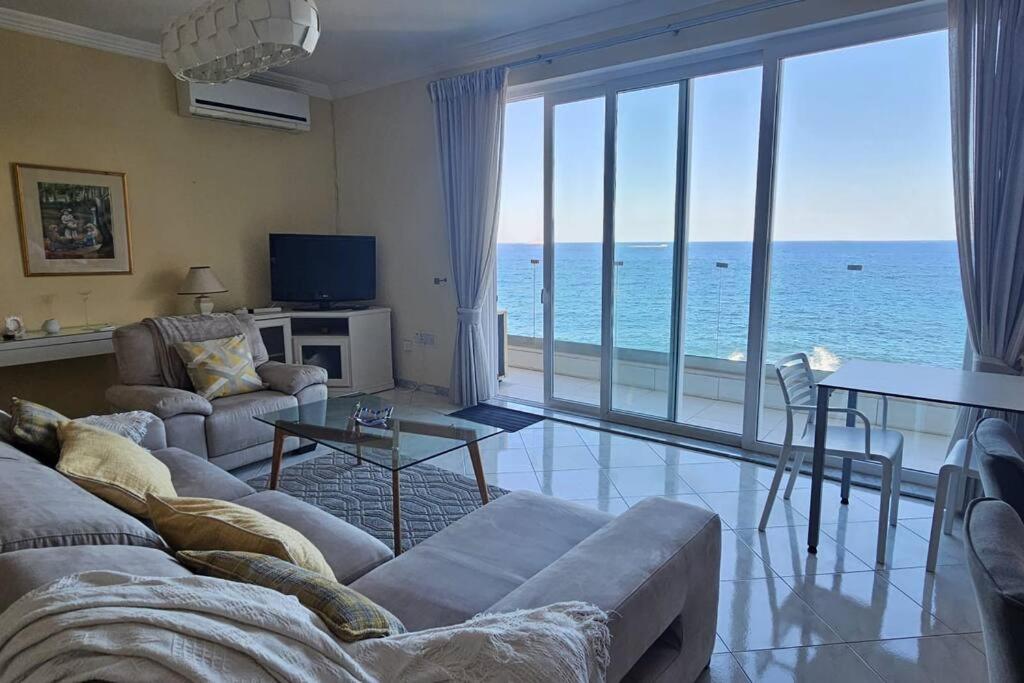 Appartement Front Sea View 3 Bedroom 2 Bathrooms At Promenade Sliema